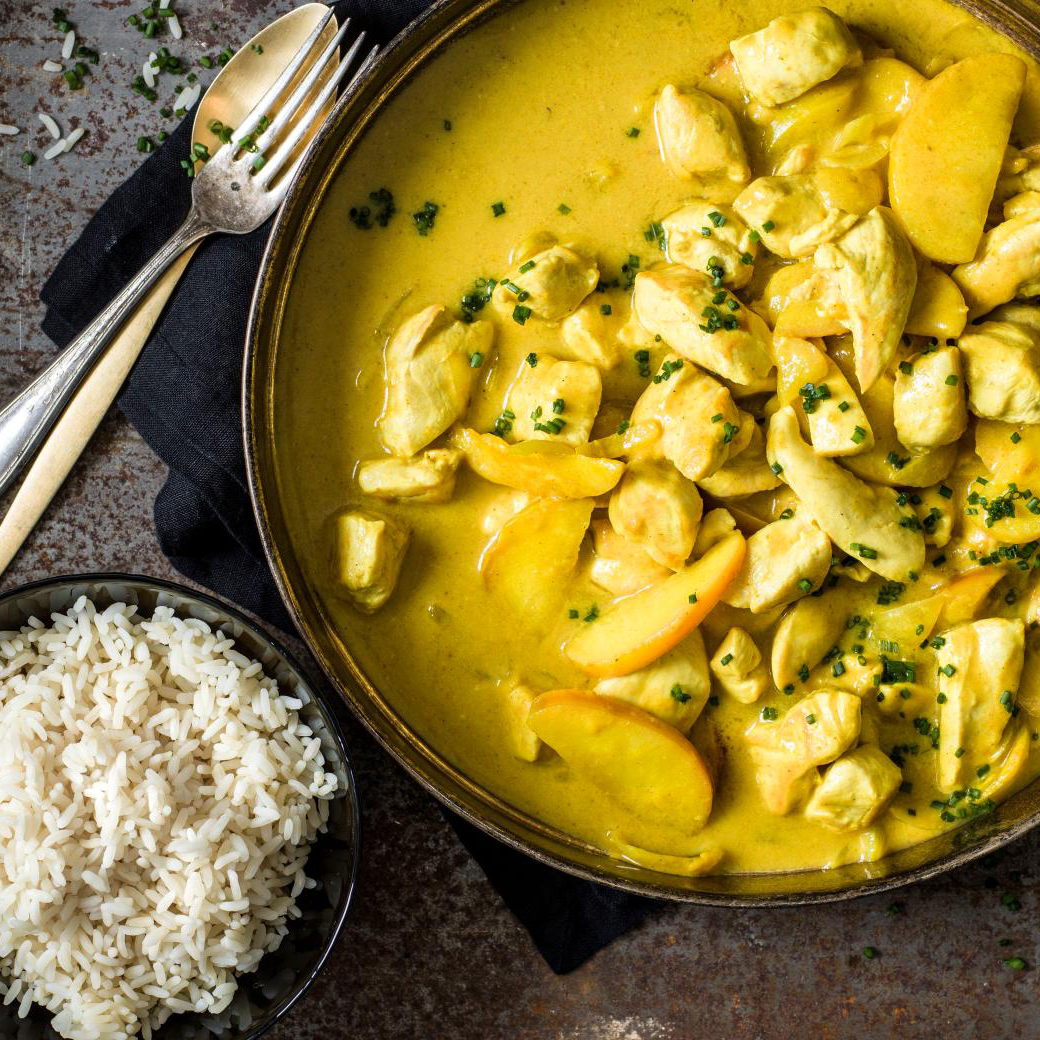Curry-Gericht mit Reis als Beilage